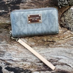 Michael kors wallet 💋
